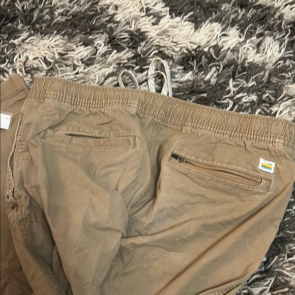 Vuori Tan Cargo Pants with Straight Leg Design - Picture 3 of 4
